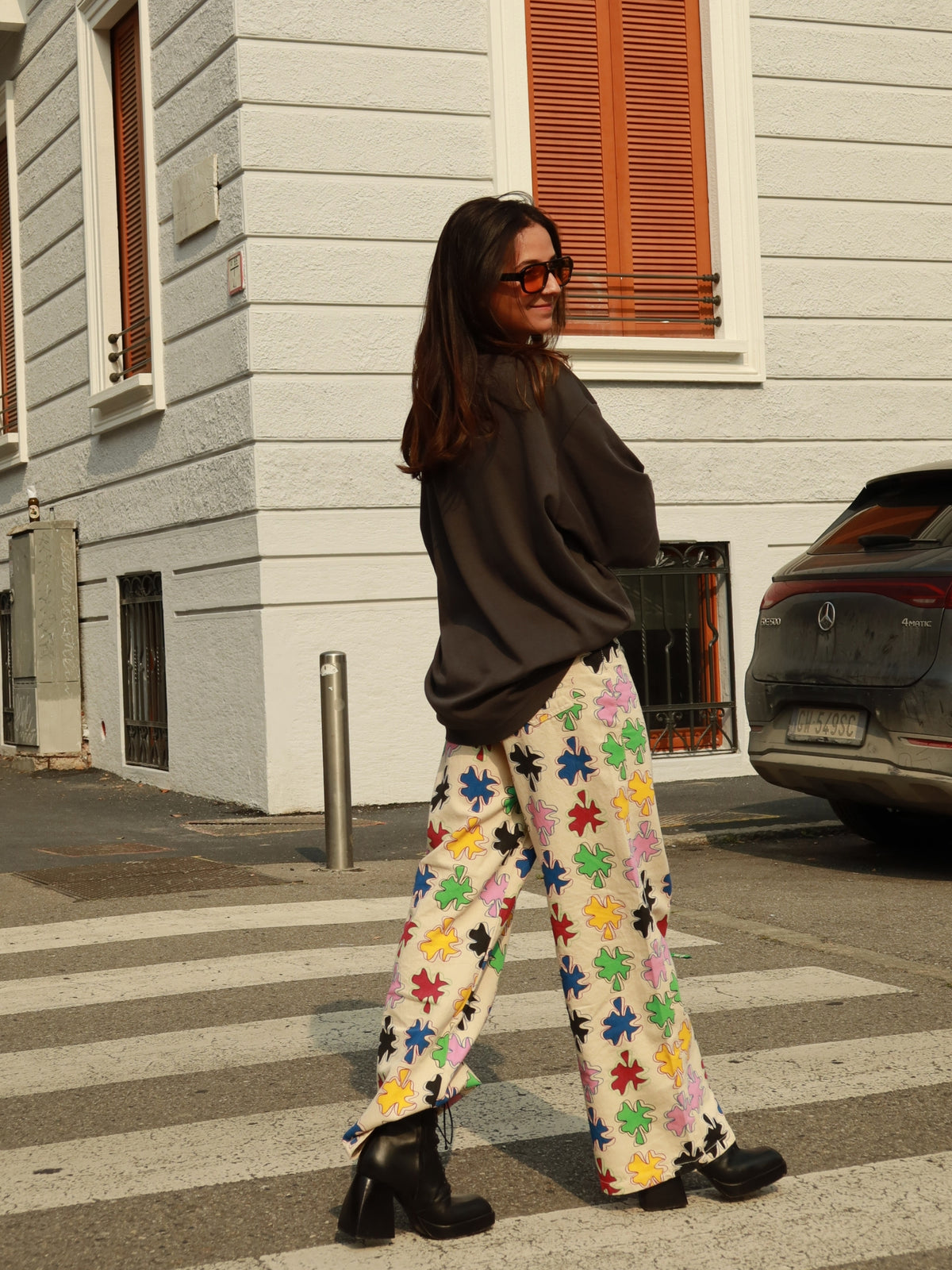 SIXXTA Amulet Chill Jeans worn with a dark jumper at a pedestrian crossing