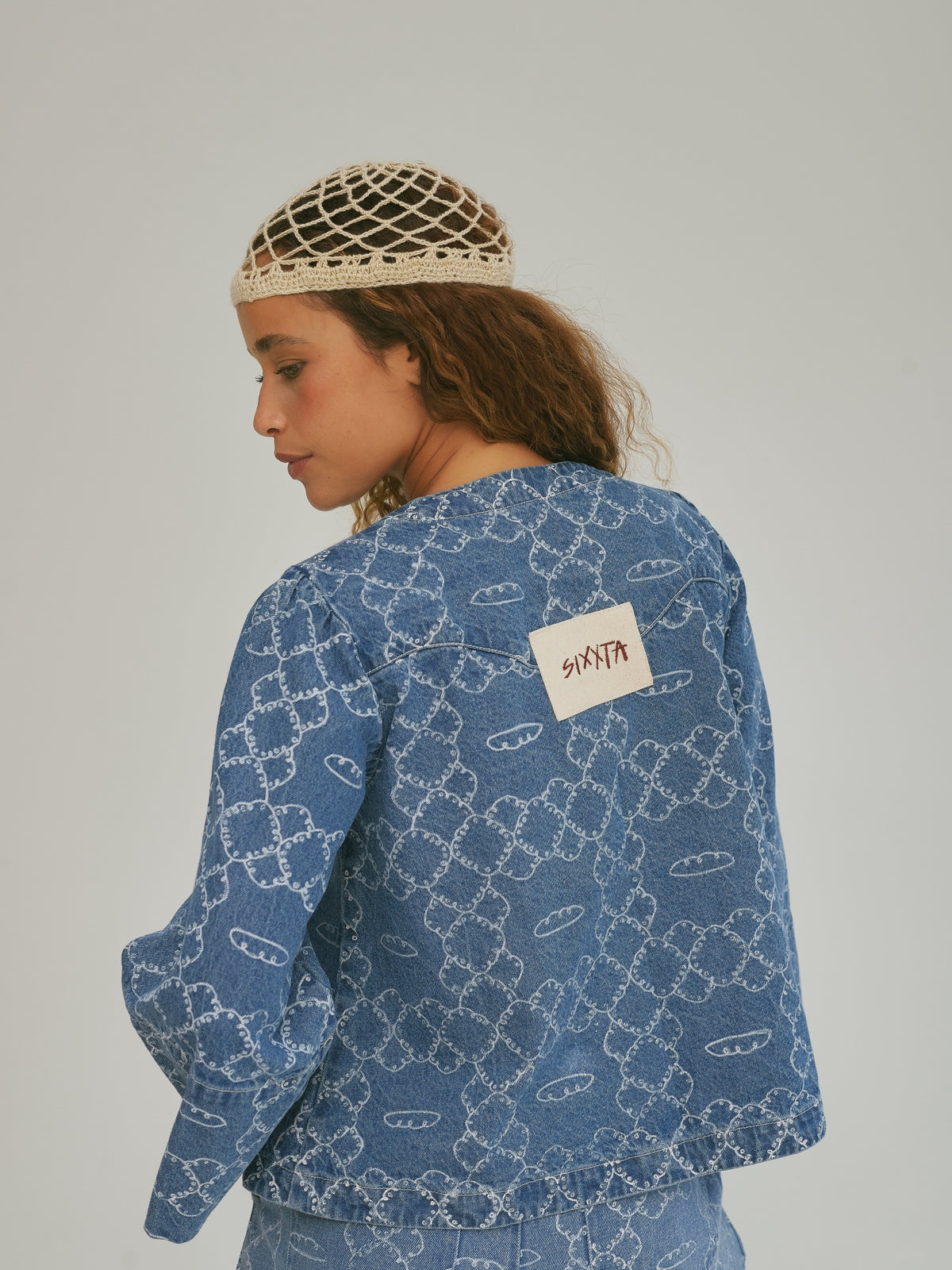 Back view of the SIXXTA Panes Jean Top showing the woven label