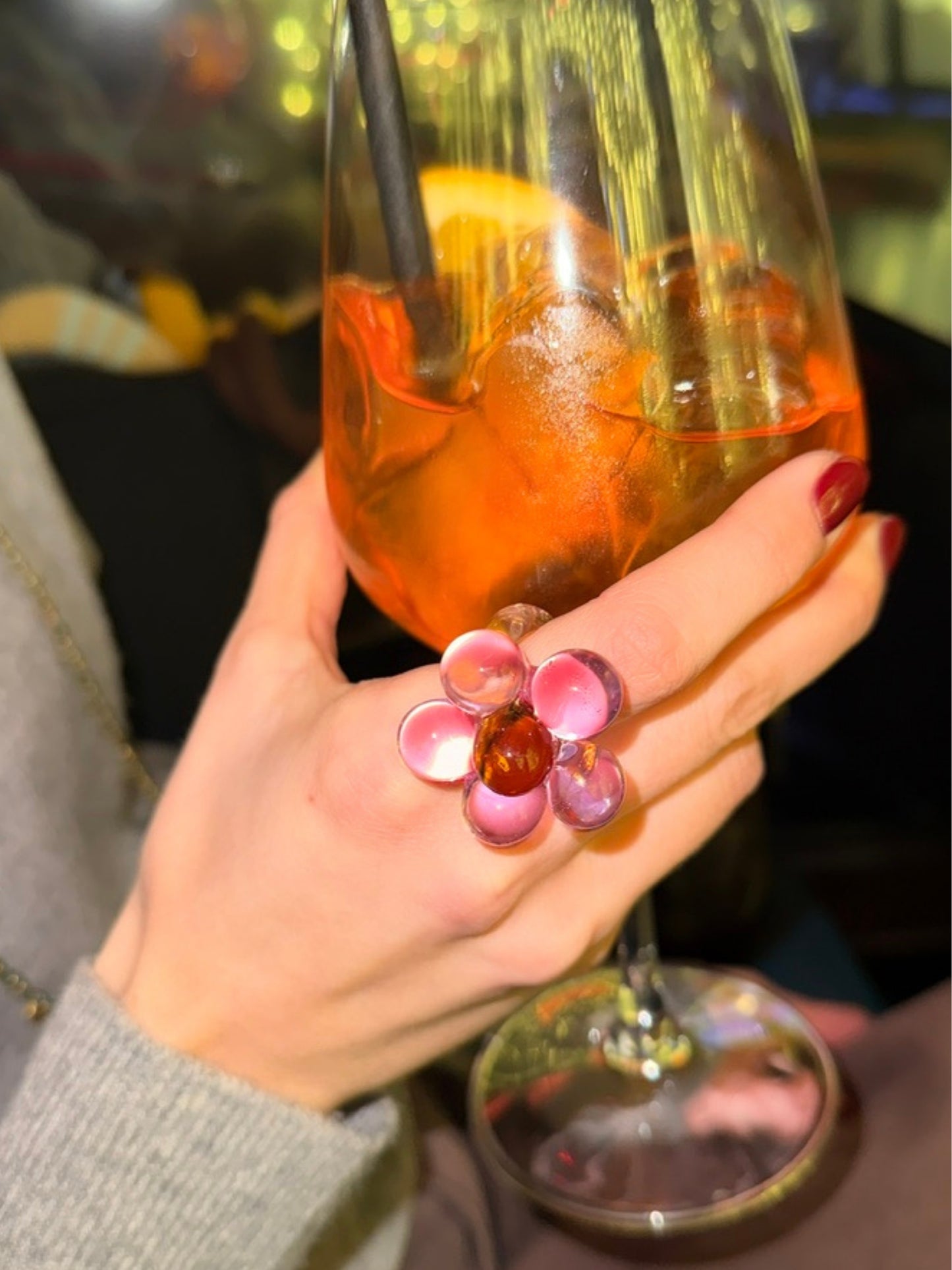 VOLD Florecita Ring worn on a hand holding a glass of wine